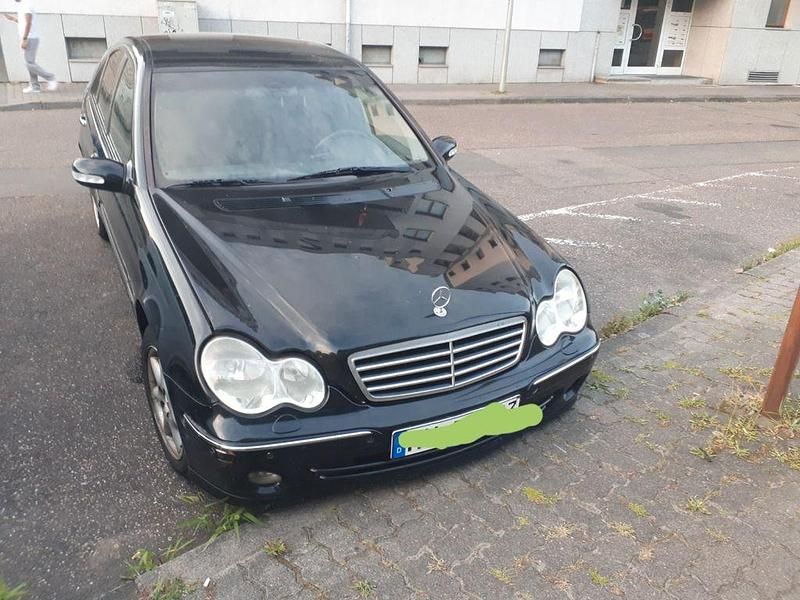 Schwarz Gebraucht 2002 Mercedes C220 Elegance Limousine | 1.299 € (Superpreis) - Bild 1/4