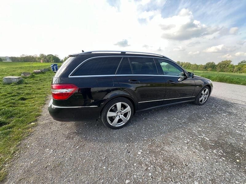 Gebraucht Mercedes E350 Avantgarde 265 PS (194 kW) 2010 Schwarz Kombi