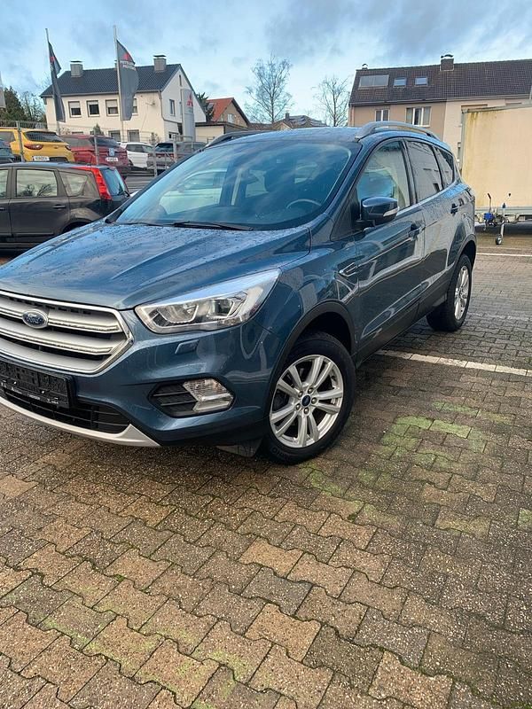 Blau Gebraucht 2018 Ford Kuga Cool & Connect SUV | 14.900 € (Fairer Preis) - Bild 1/4