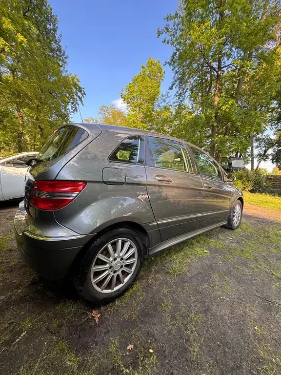 Używany Mercedes B150 Edition 95 KM (69 kW) 2007 Srebrny Minivan