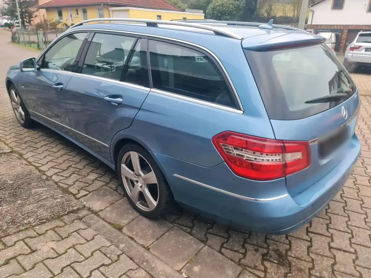 Gebraucht Mercedes E250 204 PS (150 kW) 2009 Blau Kombi