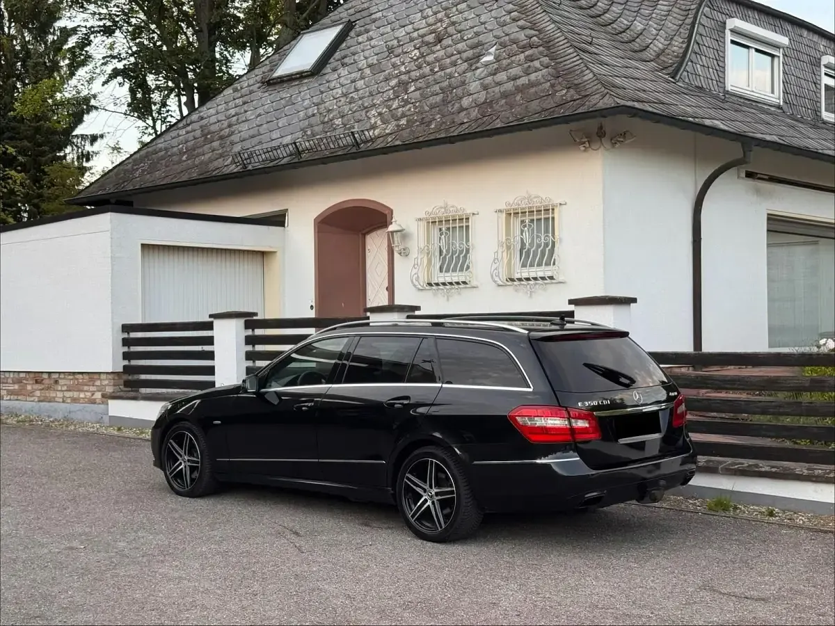 Gebraucht Mercedes E350 265 PS (194 kW) 2012 Schwarz Kombi
