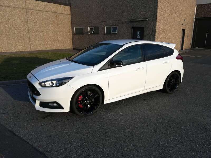 Weiß Gebraucht 2017 Ford Focus Sport Limousine | 14.490 € (Guter Preis) - Bild 1/3