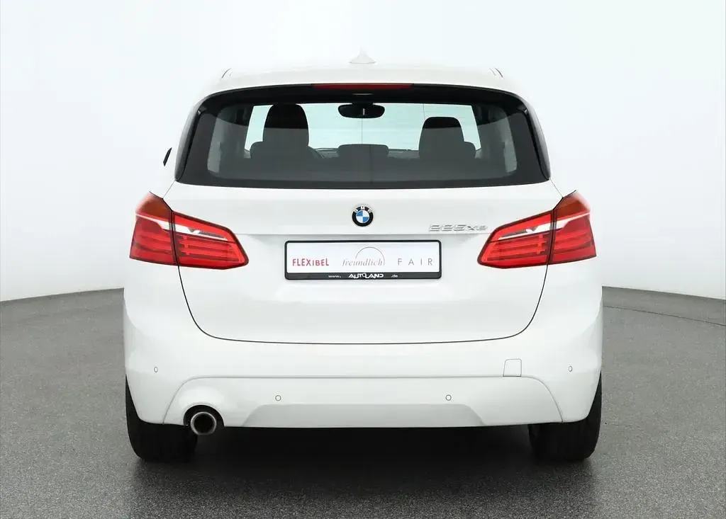 Gebraucht BMW 225 Active Tourer Advantage 224 PS (164 kW) 2019 Weiß Van / Kleinbus