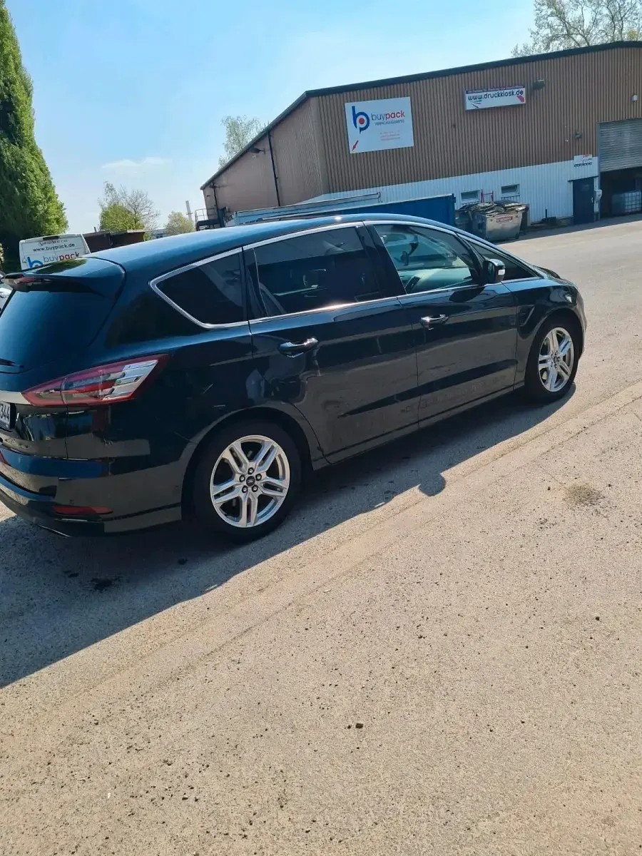 Gebraucht Ford S-MAX Titanium 179 PS (131 kW) 2016 Schwarz Van / Kleinbus