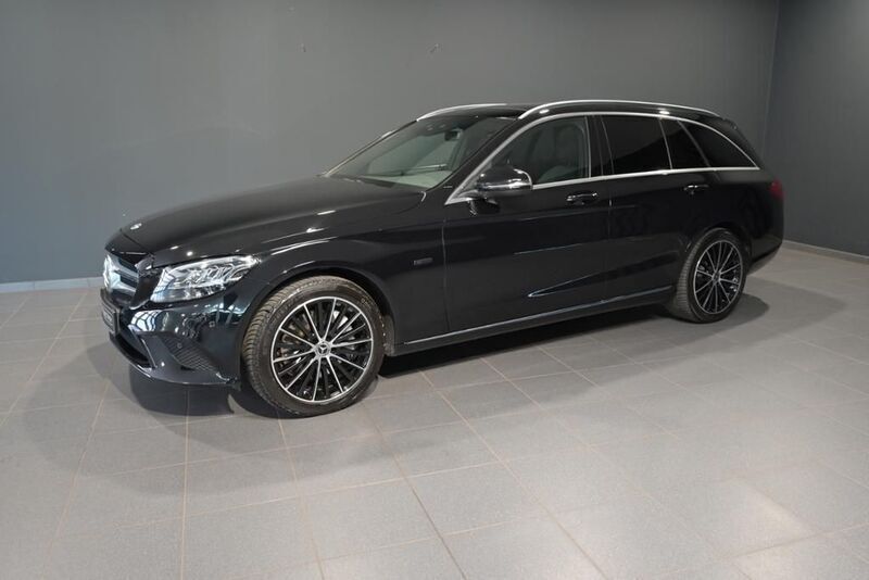 Schwarz Gebraucht 2020 Mercedes C300e Avantgarde Limousine | 26.300 € (Fairer Preis) - Bild 1/3