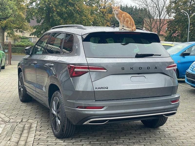 Neu Skoda Karoq SportLine 150 PS (110 kW) 2025 Grau SUV