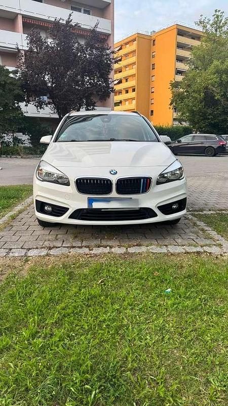 Weiß Gebraucht 2015 BMW 216 Sport Line Van / Kleinbus | 13.490 € (Teuer) - Bild 1/4
