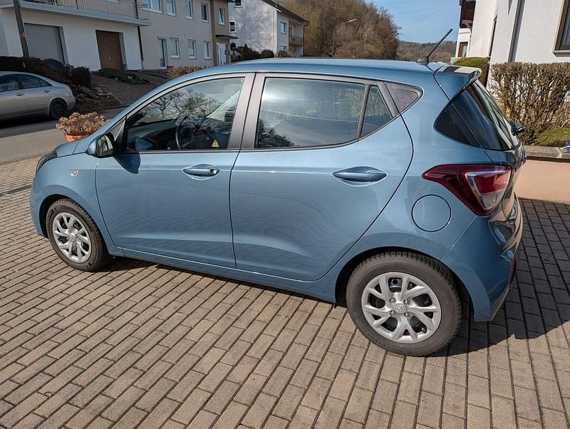 Gebraucht Hyundai i10 Trend 67 PS (49 kW) 2017 Blau Kleinwagen