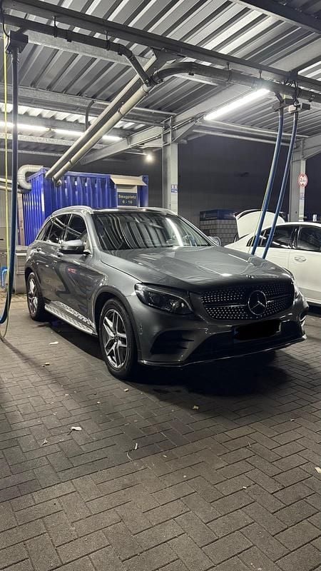 Silber Gebraucht 2018 Mercedes GLC220 AMG line SUV | 29.999 € (Teuer) - Bild 1/4