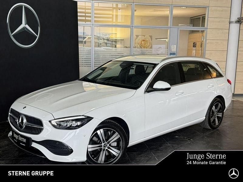 Gebraucht Mercedes C300e 204 PS (150 kW) 2022 Unilack polarweiß Kombi