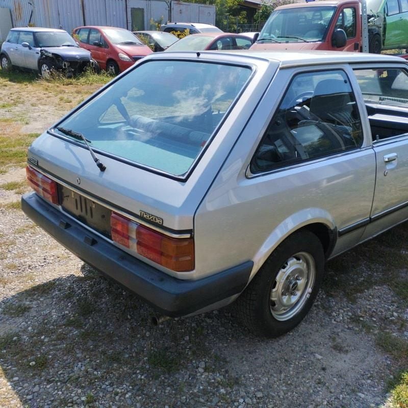 Gebraucht Mazda 323 60 PS (44 kW) 1984 Silber Kleinwagen