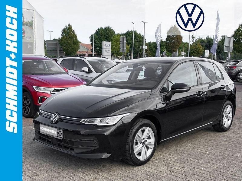 Grenadillschwarz Gebraucht 2024 VW Golf VIII S Limousine | 31.950 € (Teuer) - Bild 1/4