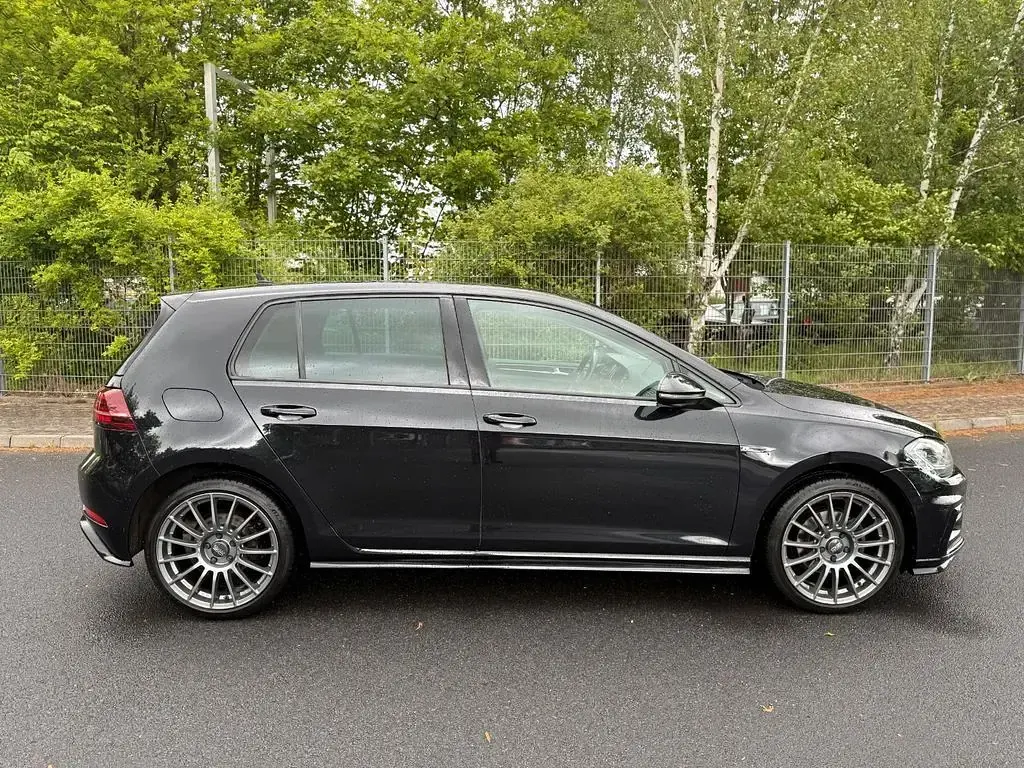 Second-hand VW Golf VII Highline 150 CP (110 kW) 2018 Negru Berlinǎ