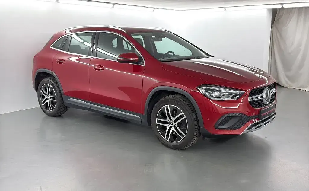 Gebraucht Mercedes GLA200 Progressive 163 PS (119 kW) 2021 Rot SUV