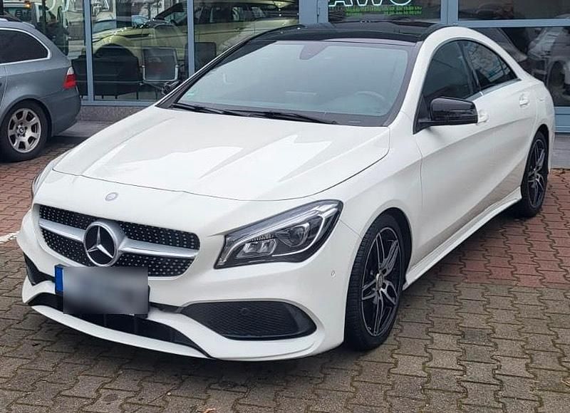Weiß Gebraucht 2016 Mercedes CLA200 AMG line Limousine | 16.900 € (Guter Preis) - Bild 1/4
