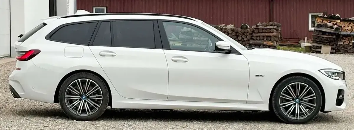 Gebraucht BMW 320e M Sport 204 PS (150 kW) 2022 Alpinweiss iii Kombi