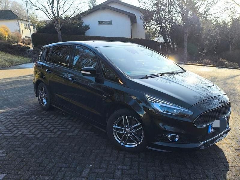 Schwarz Gebraucht 2018 Ford S-MAX ST-Line Van / Kleinbus | 16.400 € (Fairer Preis) - Bild 1/4