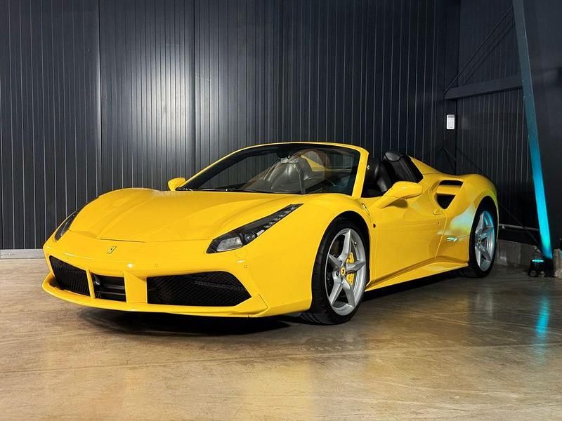 Gebraucht Ferrari 488 670 PS (492 kW) 2016 Gelb Cabrio