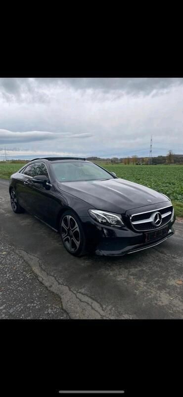 Schwarz Gebraucht 2019 Mercedes 220 Coupé | 31.000 € - Bild 1/4