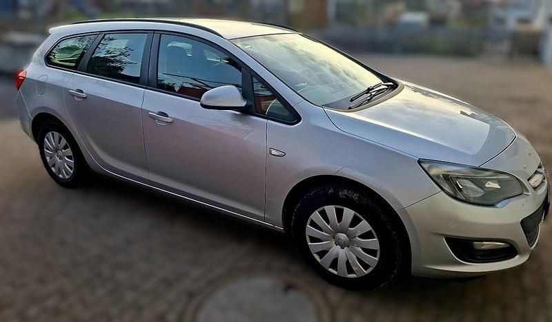 Gebraucht Opel Astra 110 PS (80 kW) 2012 Silber Kombi