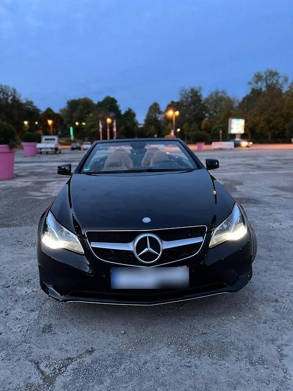 Gebraucht Mercedes E220 170 PS (125 kW) 2015 Schwarz Cabrio