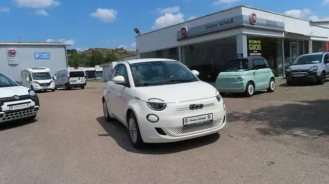 Gebraucht Fiat 500e Icon 86 kW (118 PS) 2023 Weiß Limousine