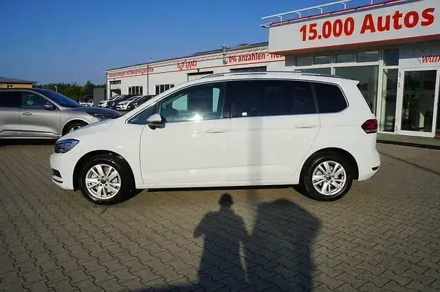 Gebraucht VW Touran Comfortline 150 PS (110 kW) 2023 Weiß Van / Kleinbus