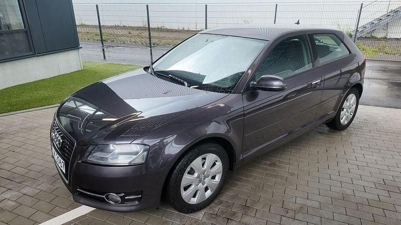Violet Gebraucht 2011 Audi A3 Ambiente Limousine | 3.700 € (Guter Preis) - Bild 1/4