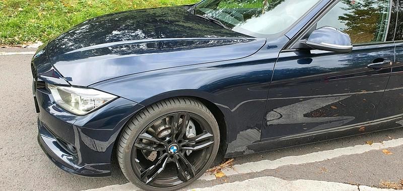 Gebraucht BMW 330 286 PS (210 kW) 2012 Blau Kombi