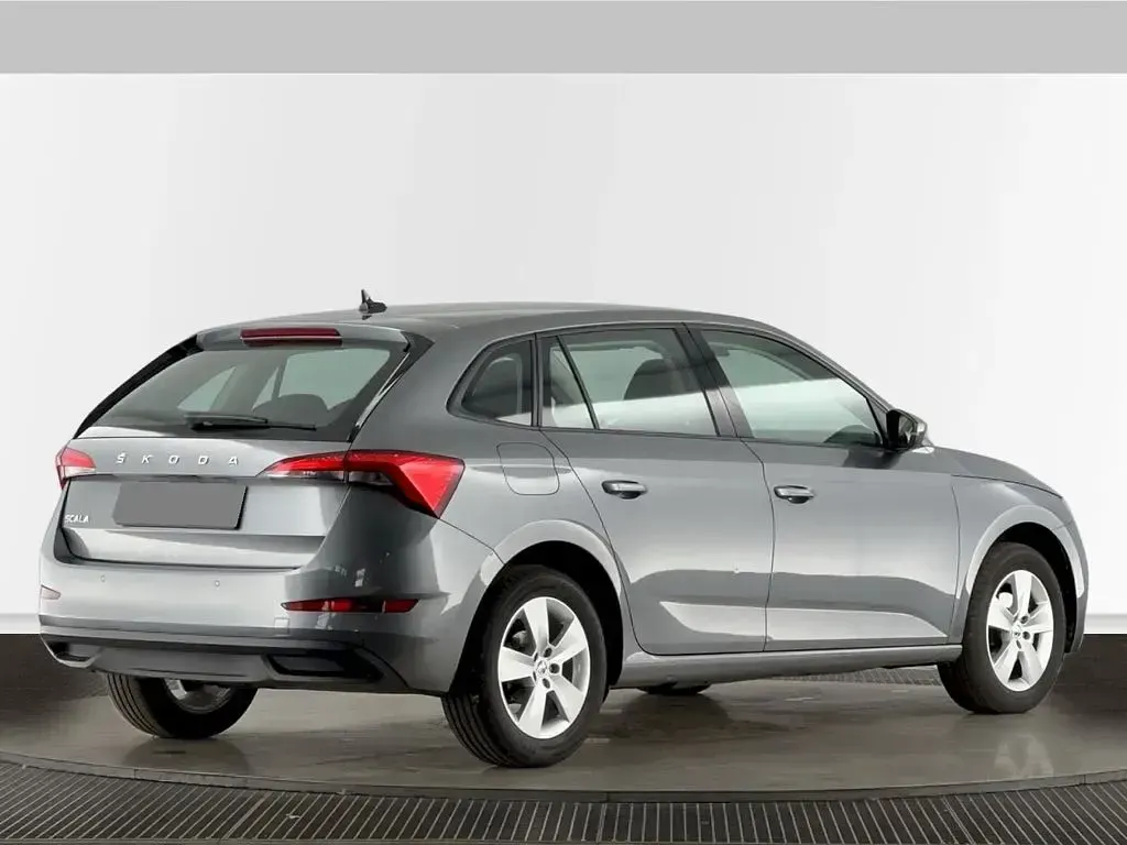 Gebraucht Skoda Scala Selection 116 PS (85 kW) 2025 Grau Kleinwagen