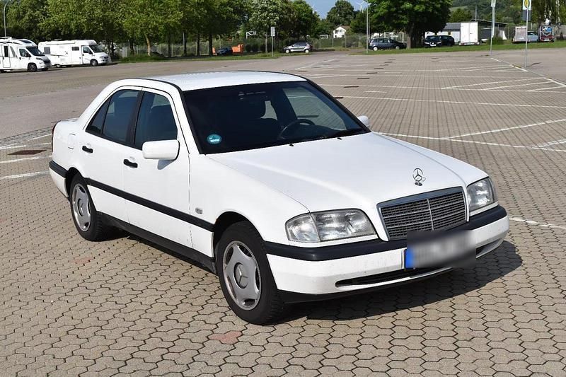Weiß Gebraucht 1996 Mercedes C180 Limousine | 1.500 € (Superpreis) - Bild 1/4