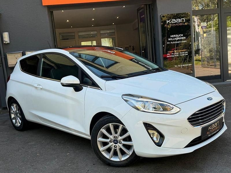Gebraucht Ford Fiesta Titanium 101 PS (74 kW) 2018 Frostweiß Kleinwagen