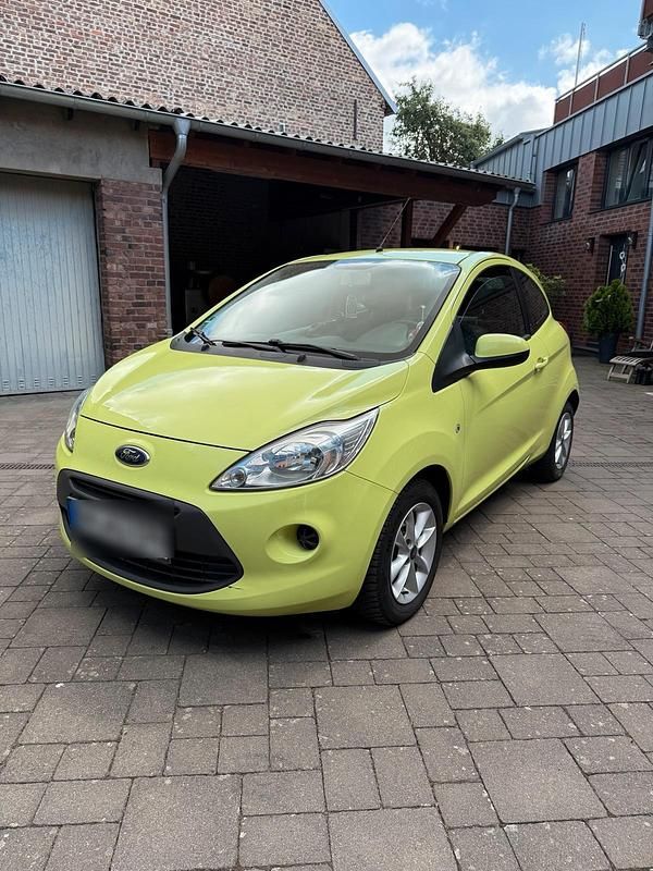 Grün Gebraucht 2013 Ford Ka Champions Edition Kleinwagen | 4.000 € (Fairer Preis) - Bild 1/4