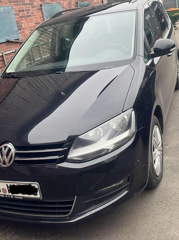Second-hand VW Sharan 140 CP (102 kW) 2012 Negru Monovolum
