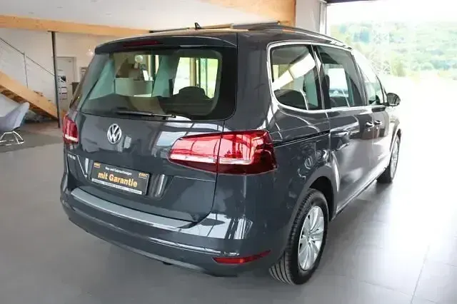 Gebraucht VW Sharan Comfortline 150 PS (110 kW) 2021 Grau Van / Kleinbus
