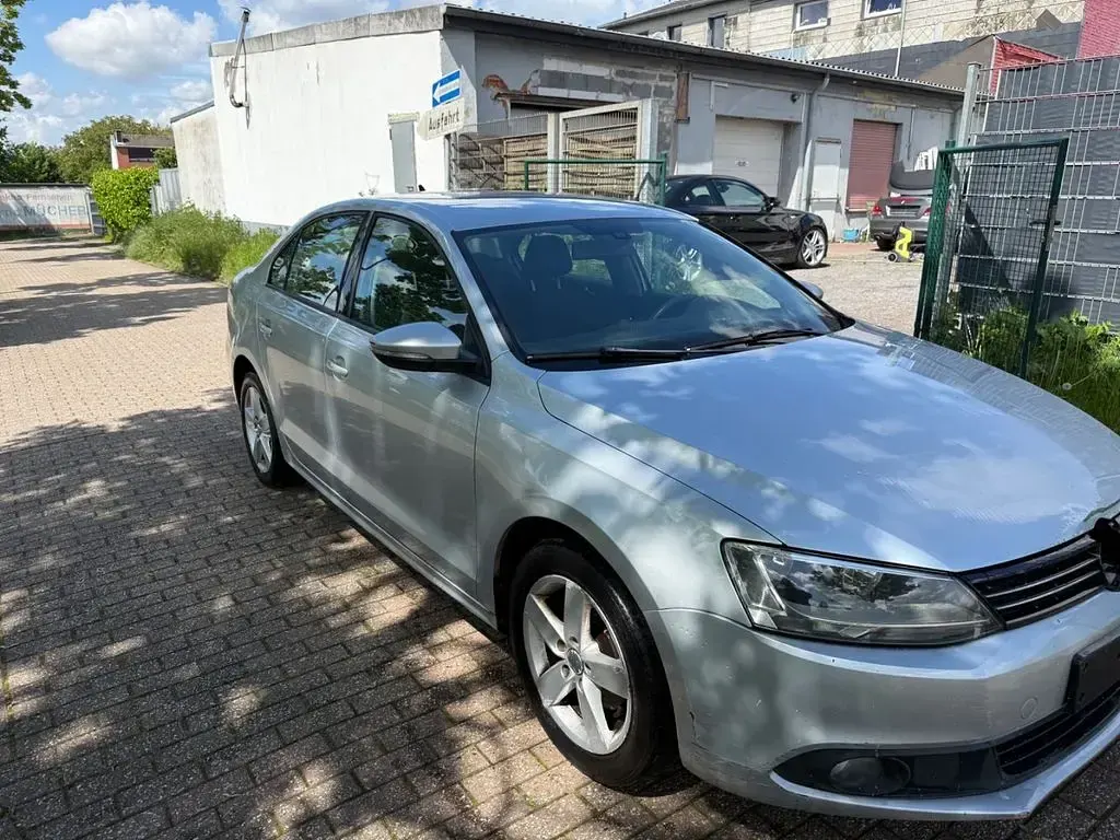 Gebraucht VW Jetta Comfortline 105 PS (77 kW) 2011 Silber Limousine