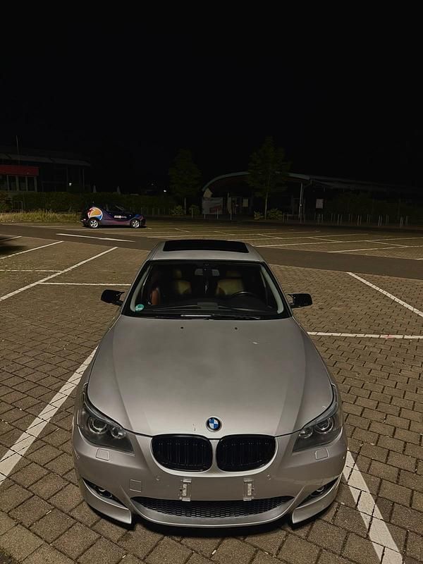 Silber Gebraucht 2004 BMW 530 M Sport Limousine | 9.499 € - Bild 1/4