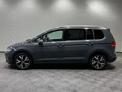 Gebraucht VW Touran Highline 150 PS (110 kW) 2023 Grau Van / Kleinbus