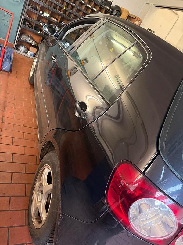 Gebraucht VW Golf IV 105 PS (77 kW) 2005 Schwarz Kleinwagen