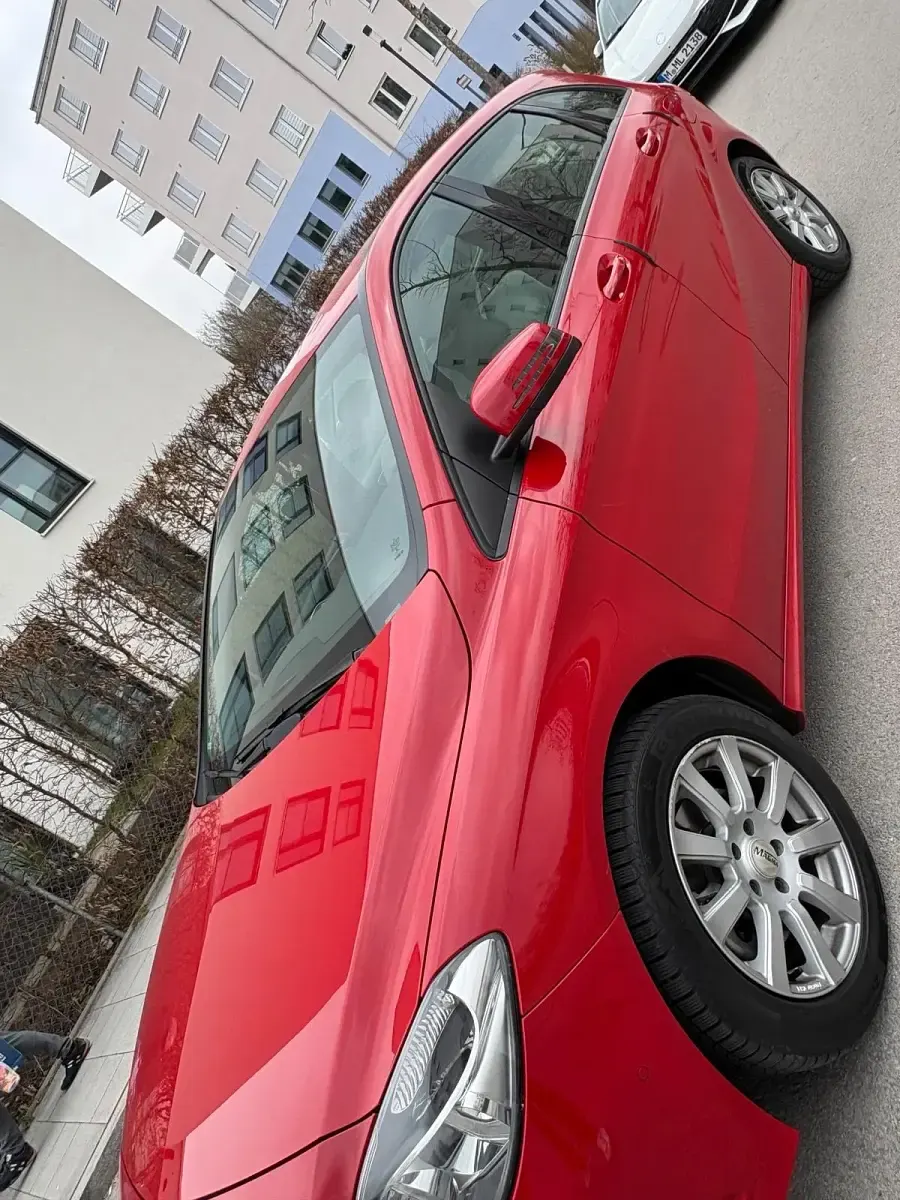 Gebraucht Mercedes B200 156 PS (114 kW) 2014 Rot Kleinwagen