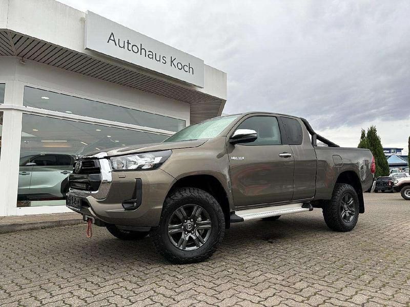 Oxide bronze Gebraucht 2022 Toyota HiLux Comfort Abholung | 44.900 € (Fairer Preis) - Bild 1/4