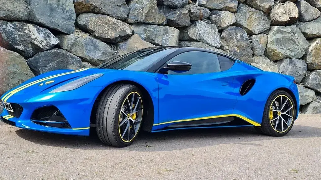 Gebraucht Lotus Emira 407 PS (299 kW) 2023 Blau Coupé