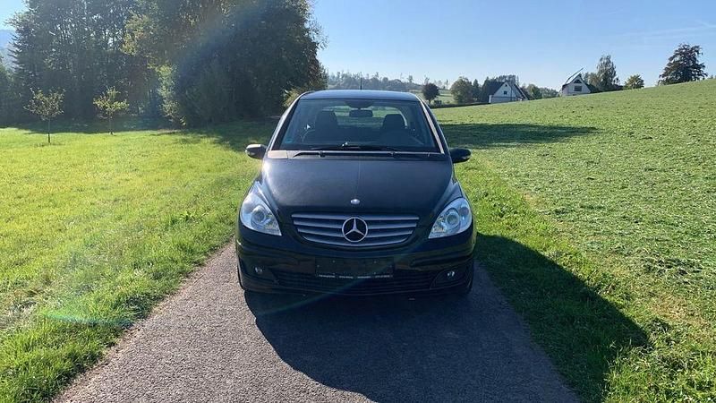 Schwarz Gebraucht 2007 Mercedes B180 Van / Kleinbus | 1.500 € (Etwas zu teuer) - Bild 1/4