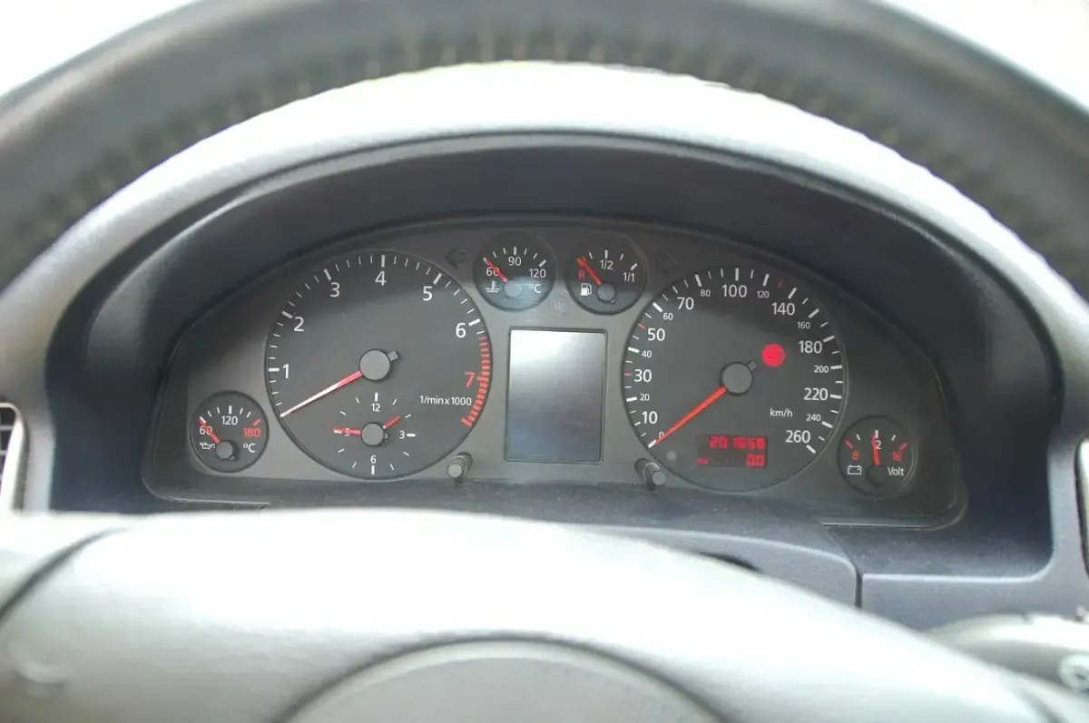 Używany Audi A6 164 KM (120 kW) 1998 Niebieski Sedan/Limuzyna