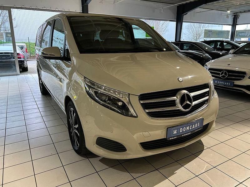 Gebraucht Mercedes V220 Avantgarde 163 PS (119 kW) 2016 Grau Van / Kleinbus