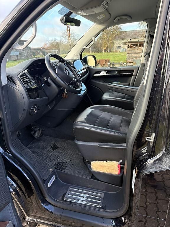Schwarz Gebraucht 2017 VW Multivan Van | 31.999 € (Guter Preis) - Bild 1/4