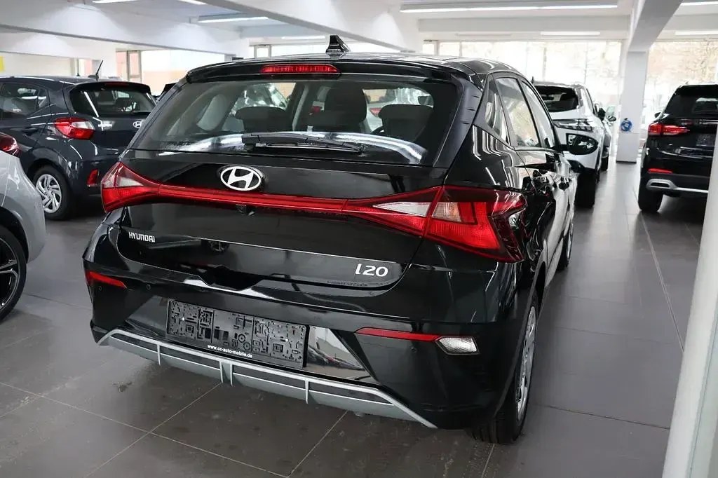 Neu Hyundai i20 90 PS (66 kW) 2026 Schwarz Kleinwagen