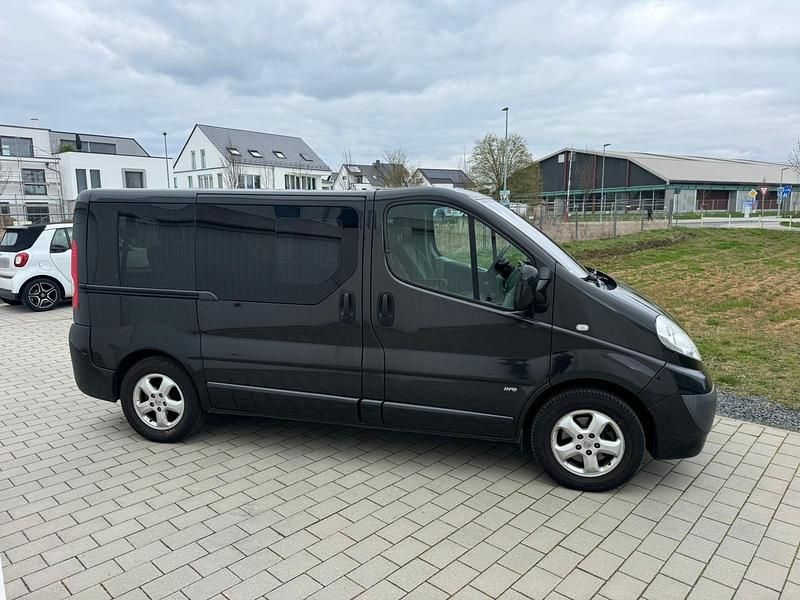 Gebraucht Opel Vivaro 145 PS (106 kW) 2008 Schwarz Van / Kleinbus