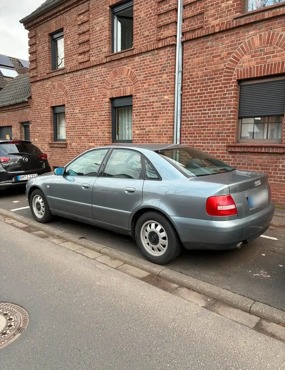 Używany Audi A4 125 KM (91 kW) 1999 Zielony Sedan/Limuzyna